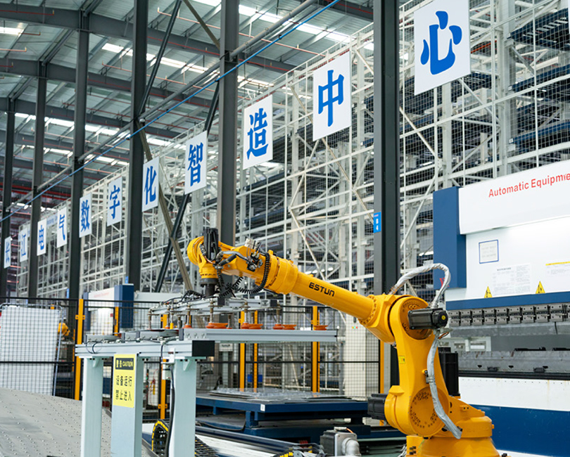 Highly automated manufacturing system