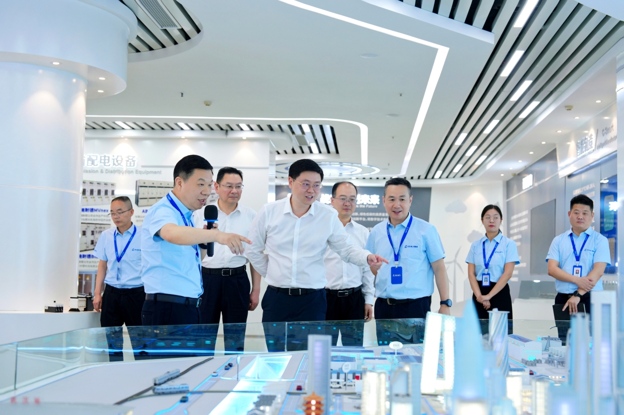 情系乡贤暖人心 共话桑梓谋发展丨襄阳市委常委、枣阳市委书记杨晶到威廉希尔足球官网调研指导工作
