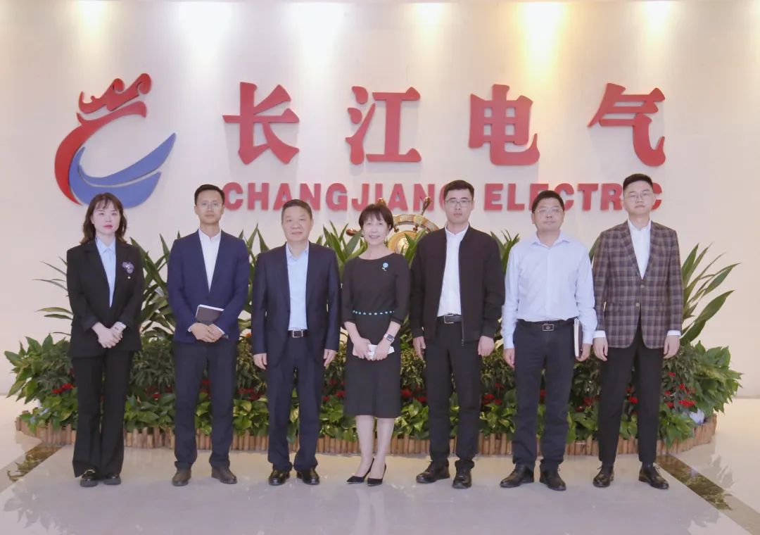 武汉东湖高新区管委会副主任冯立走访调研威廉希尔足球官网